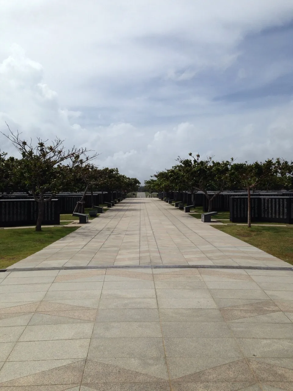 なぜ、沖縄に米軍基地が集中しているのか 平和の礎