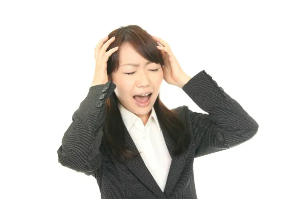 困っている女性講師 困っている女性講師