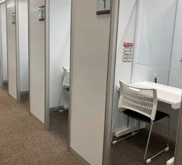 TOMAS様の完全1:1の個別指導を支えるブース TOMAS様の完全1:1の個別指導を支えるブース