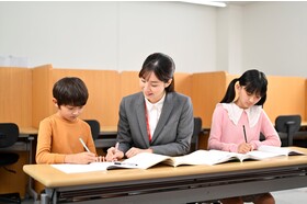 スライドイメージ（１） 大手教育グループ【やる気ス