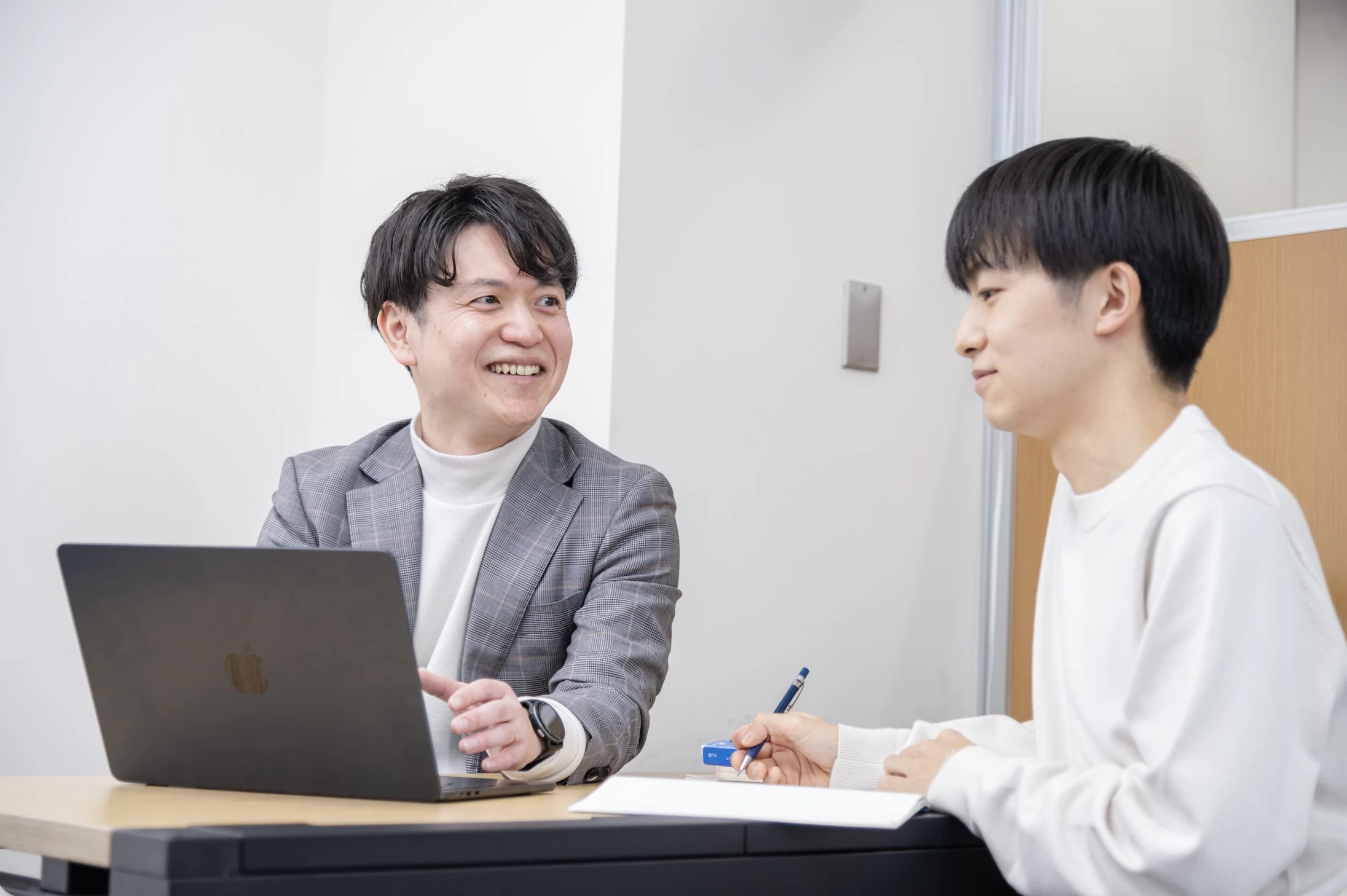 スライドイメージ（２） アクシブアカデミー東大赤門