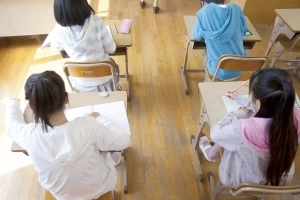 スライドイメージ（３） 大阪市西成区岸里小学校 外