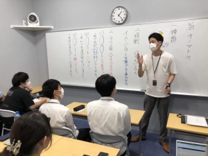 スライドイメージ（１） NEVER TOO LAT